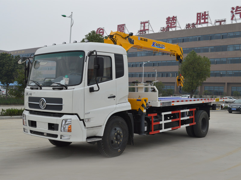 東風(fēng)天錦平板帶吊清障車(chē)